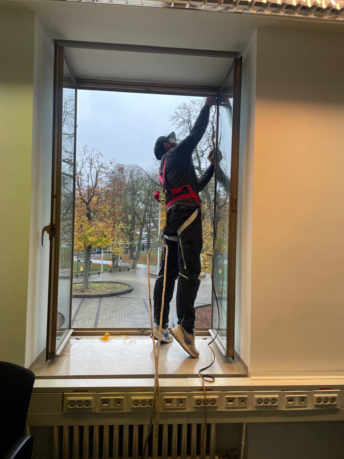 MontageServiceBerisha Team bei der professionellen Montagearbeit